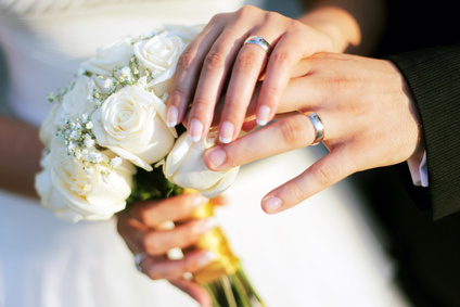 Versicherungen für Ehepartner (Heirat)